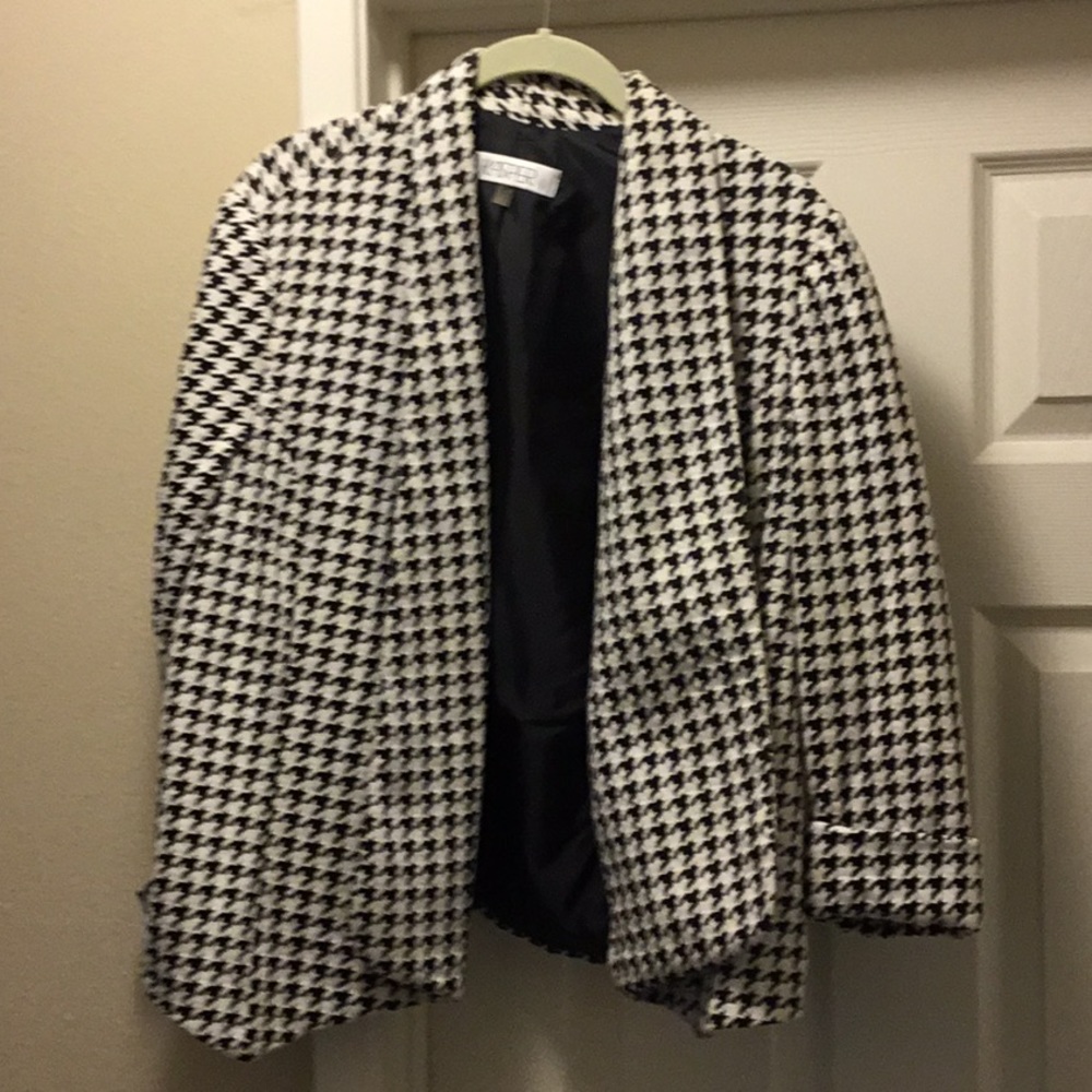 Black and white houndstooth blazer